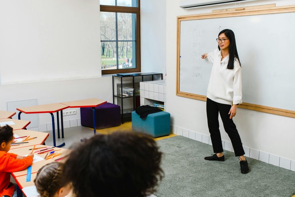 Estágio no Mato Grosso com salário de até R$ 1.296, com auxílio. Imagem: Pexels