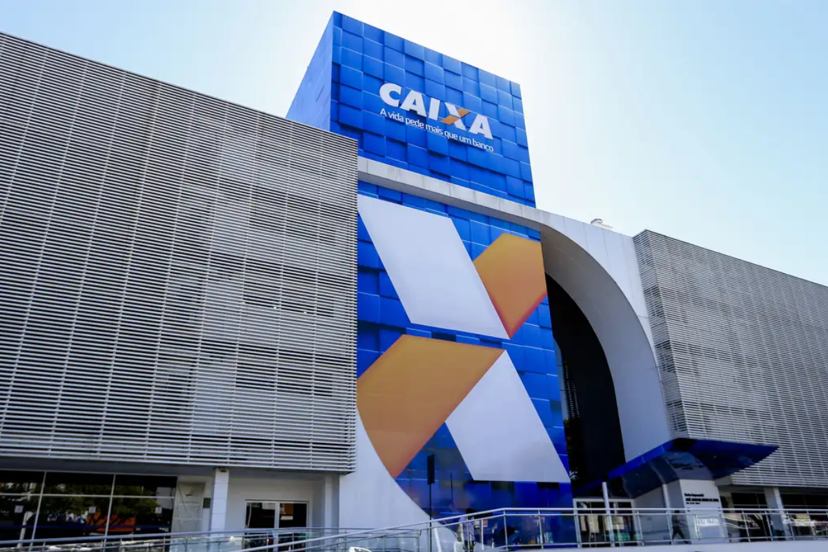 Brasileiros com renda de até R$ 9,6 mil podem solicitar crédito de R$ 30 mil na Caixa