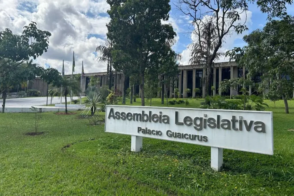 Concurso da Alems registra 30 mil inscrições para 80 vagas com salários de até R$ 8 mil Concurso da Alems registra 30 mil inscrições para 80 vagas com salários de até R$ 8 mil