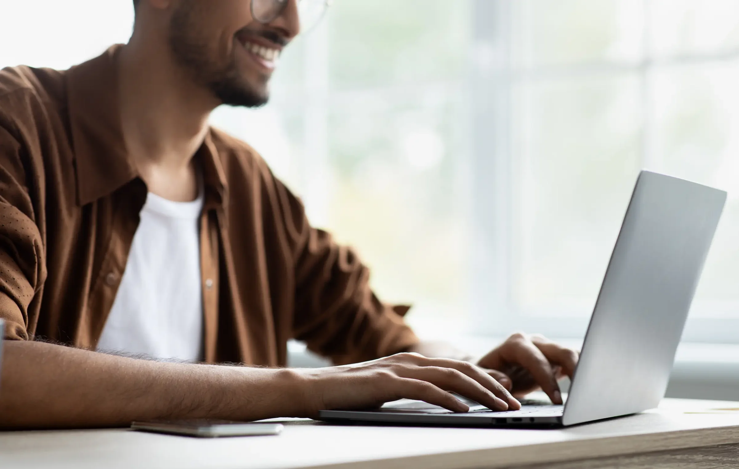 Concurso com mais de 170 vagas abertas e salários de até R$ 6 mil; veja como se inscrever