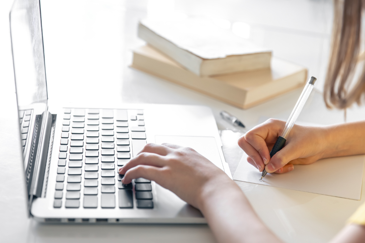 Prefeitura abre quatro editais com salários acima de R$ 8 mil e oportunidades para diversos níveis de escolaridade