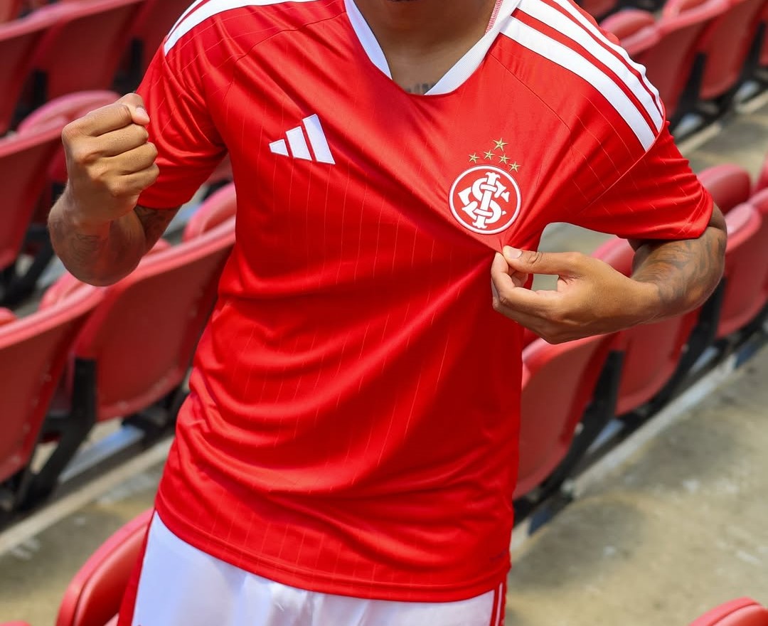 Ronald Araújo confirma torcida pelo Internacional e afirma que jamais jogaria no Grêmio Ronald Araújo confirma torcida pelo Internacional e afirma que jamais jogaria no Grêmio
