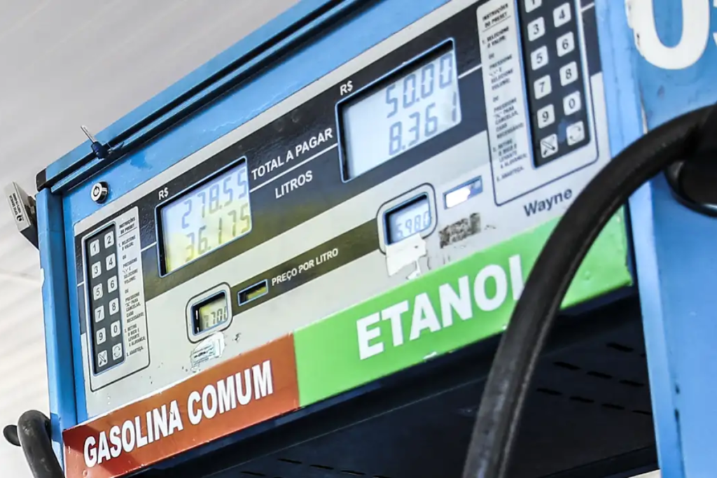 Gasolina pode registrar alta de mais de R$ 1,20 por litro no Brasil em razão do conflito no Oriente Médio